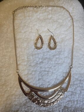 Avon Gold-Tone Curved Bib Necklace with Matching Earrings